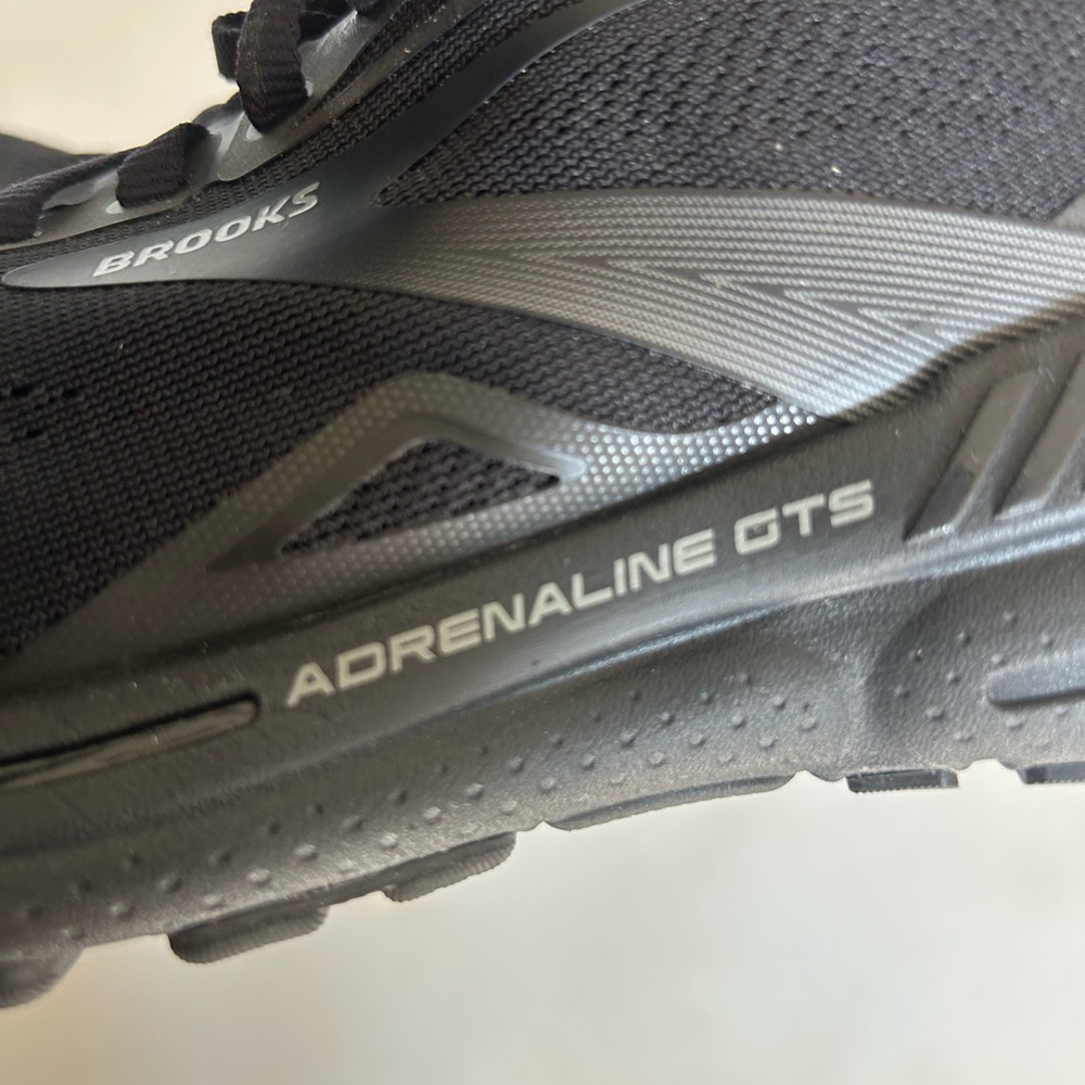 Like new Brooks Adrenaline GTS 23 running shoes - Picture 4 of 6